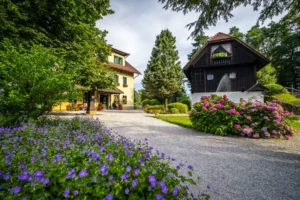 inselhotel-faakersee-hochzeitslocation-aus-faak-am-see-arbeitsbeispiele-auf-hochzeitclick-1698659182272